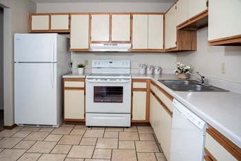 Classic 2 bedroom, 1.5 bath, kitchen